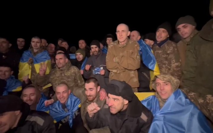 Із російського полону повернули 230 українських воїнів і цивільних