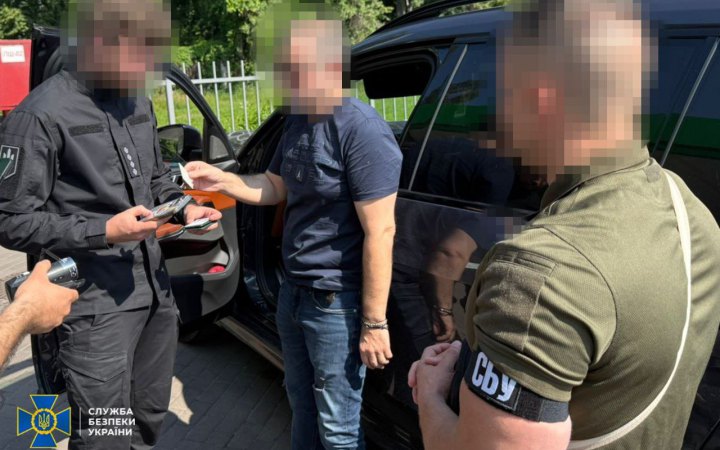 СБУ і ДБР викрили посадовців, які привласнили понад 64 млн грн на закупівлі авто для військових
