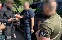 СБУ і ДБР викрили посадовців, які привласнили понад 64 млн грн на закупівлі авто для військових