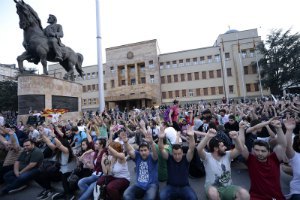 В Македонии протестующие штурмовали офис президента