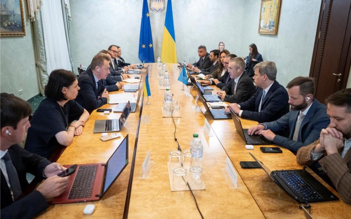 Україна обговорила із МВФ фінансові потреби і реформи