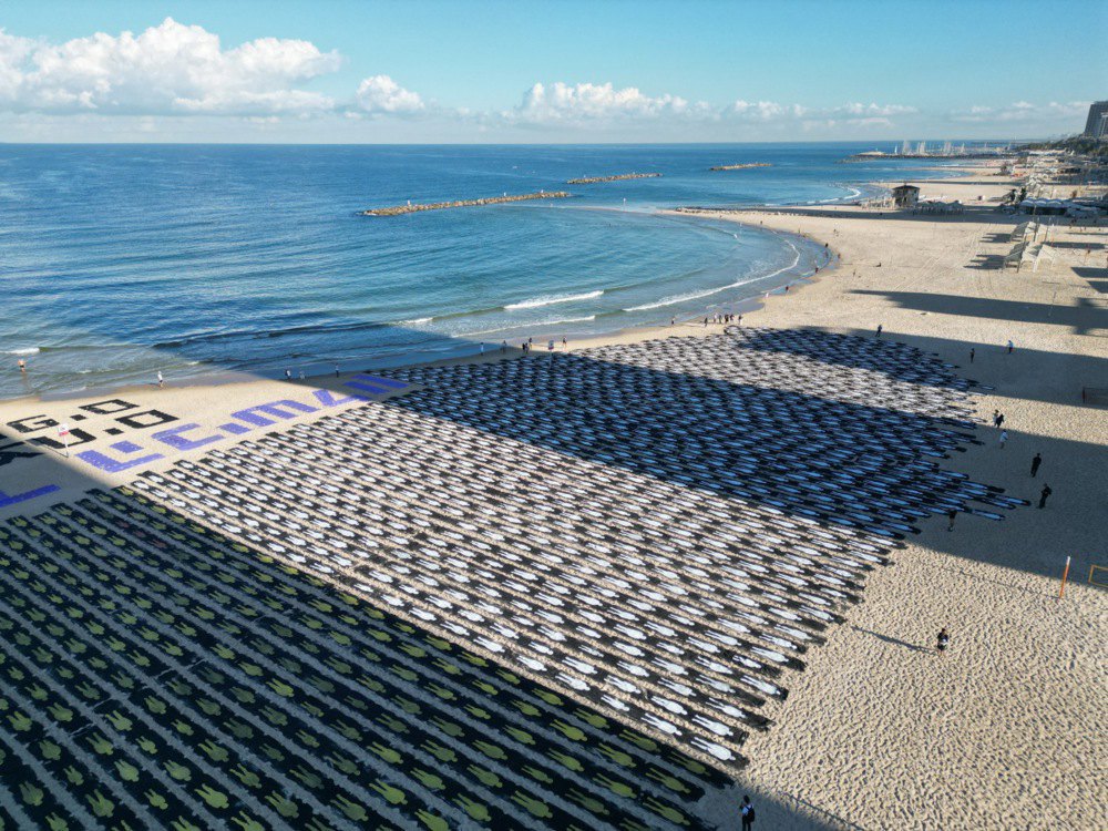 1,200 human figures symbolising those killed during the Hamas attack