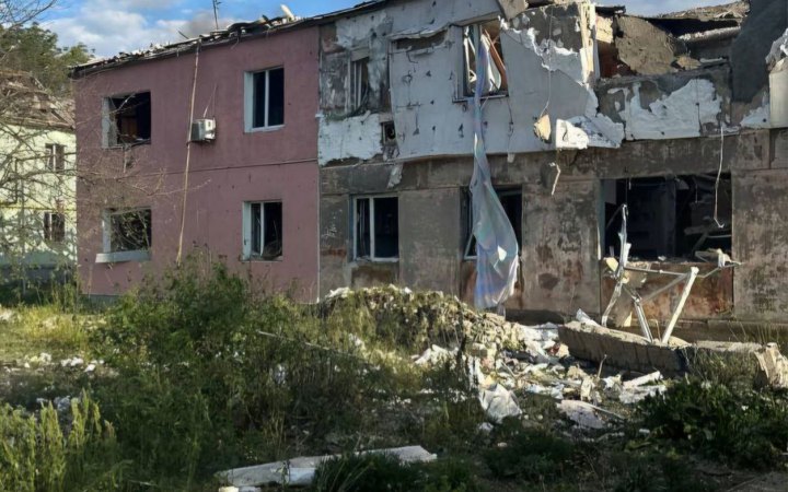 На Дніпропетровщині росіяни понівечили будинки, ЛЕП і гаражі. Постраждав чоловік