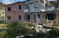 На Дніпропетровщині росіяни понівечили будинки, ЛЕП і гаражі. Постраждав чоловік