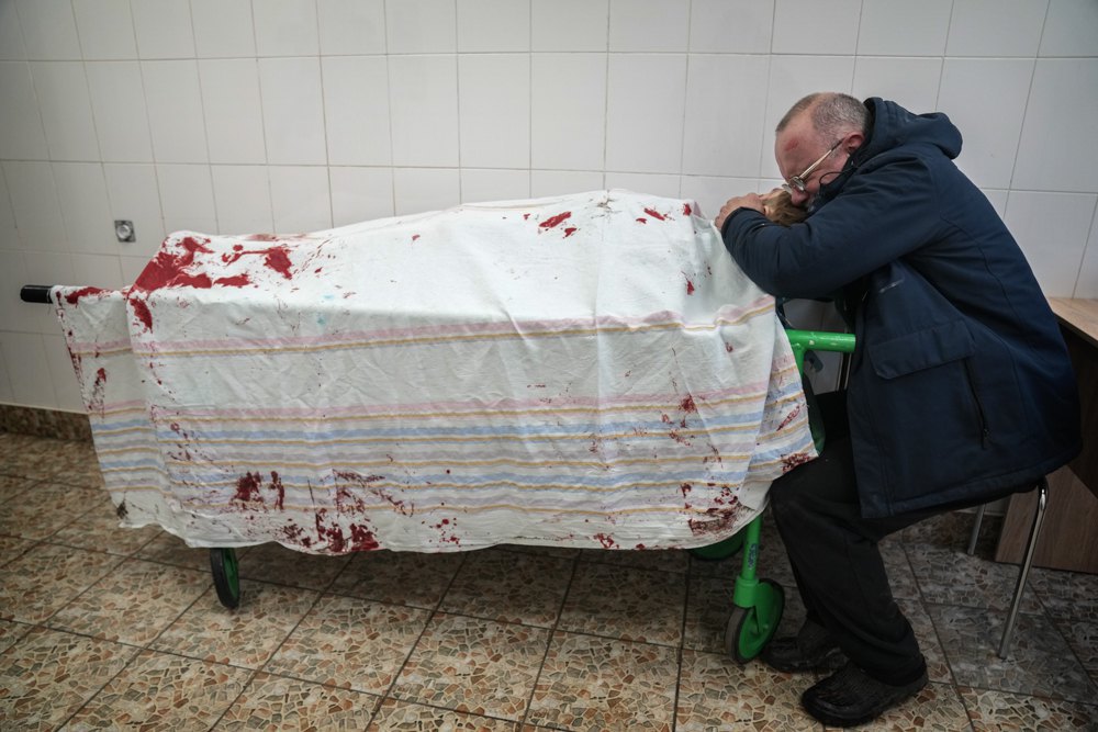 Євген Малолєтка: “Ми плакали, коли бачили, як у Маріуполі помирають діти. Але ми мали все це фотографувати” - портал новин LB.ua