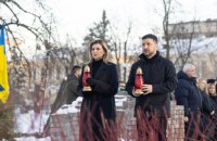 Президент і перша леді вшанували пам’ять Героїв Небесної Сотні