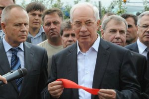 Азаров обещает пока не приватизировать предприятия  ОПК