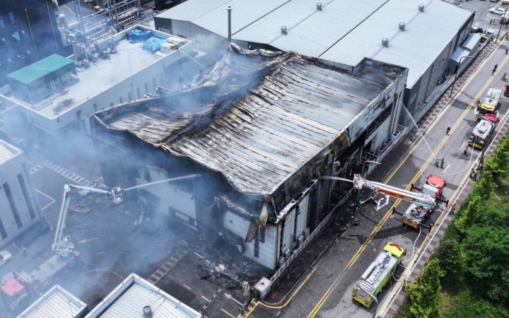 Біля Сеула у пожежі на заводі літієвих батарей загинуло щонайменше 16 осіб