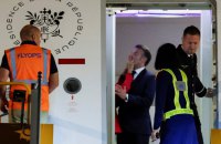 Макрон пояснив скандальний "ляпас" від дружини "звичними веселощами"