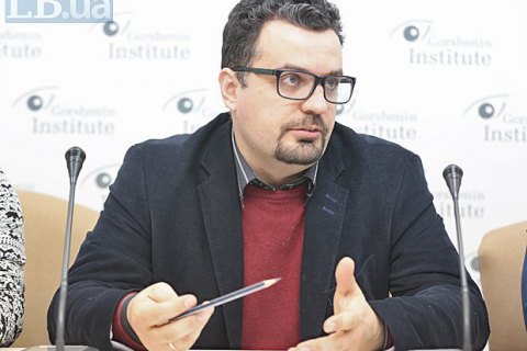 Голова Держкіно Іллєнко пояснив видачу премій його кузині