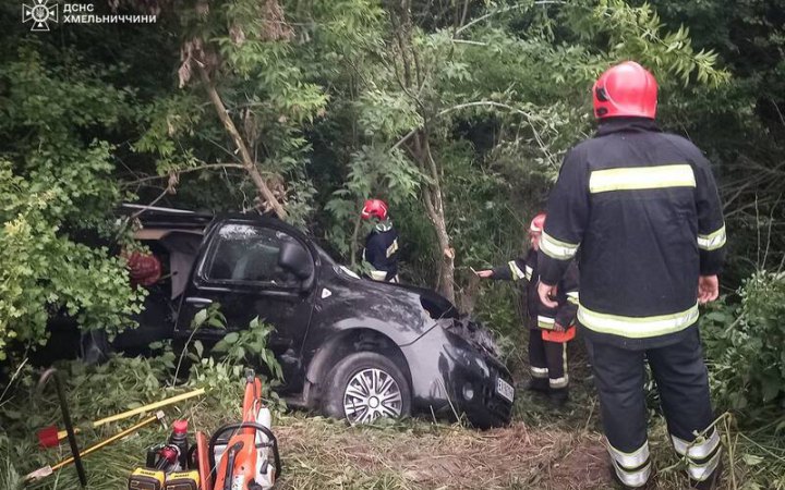 На Хмельниччині у ДТП загинули чоловік і підліток