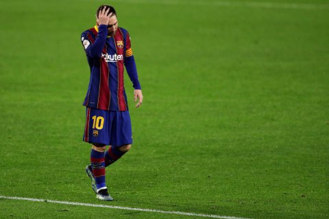 В 900-м матче Месси в карьере "Барселона" уступила "Севилье" в полуфинале Кубка Испании