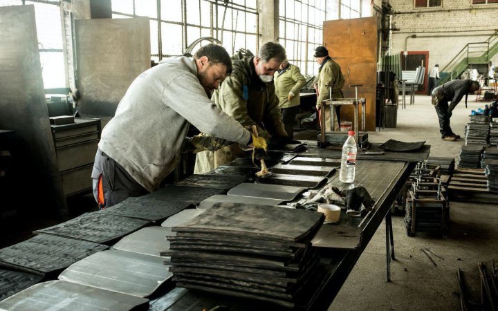 Економіка їде на захід: як рятується українській бізнес від війни