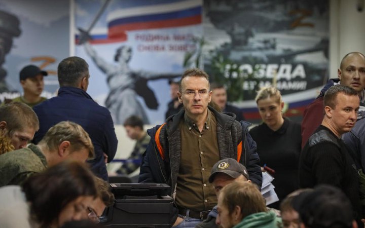У Росії офіційно закінчили мобілізацію, та військкомати продовжують набирати "добровольців" 