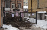 Жінці зламали ногу на акції проти забудови в центрі Києва