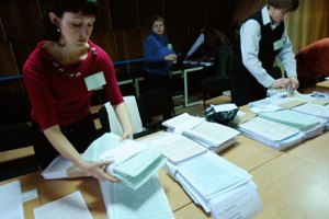 На Донеччине бастуют против "революции" в избирательной комиссии