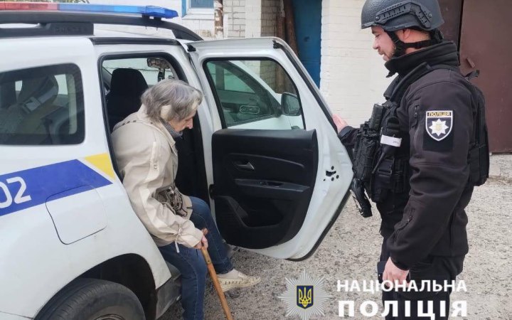 Поліцейські евакуювали 12 цивільних з Куп'янського району