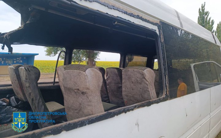 На Дніпропетровщині ворожий дрон поцілив по мікроавтобусу, загинув чоловік (доповнено)