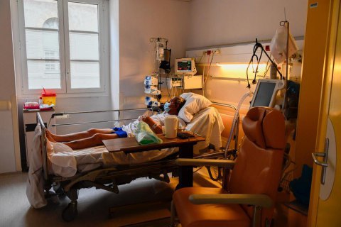 Минздрав обновил стандарты госпитализации больных с COVID-19
