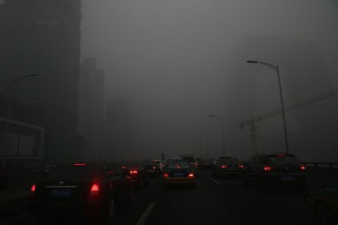 В Пекине объявлен наивысший уровень экологической опасности