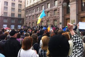 Оппозиционеры собирают подписи за срочный созыв Киевсовета