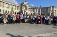 Українці у Відні провели ходу до Дня вишиванки