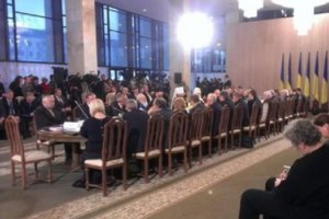 Круглый стол "Объединим Украину" проходит без Януковича и лидеров оппозиции