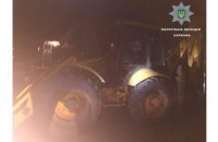 В Харькове пьяный мужчина на тракторе пытался "снести" дом своей жены