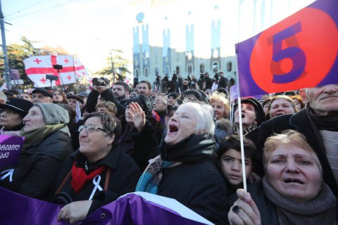В Тбилиси собрался многотысячный оппозиционный митинг