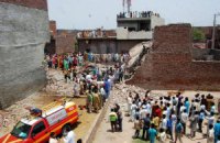 ​В Пакистане рухнул трехэтажный завод