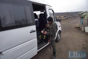 Кіхтенко просить відкласти спецперепустки на Донбасі на місяць