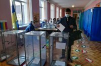 На дільницях у Харкові виборці дізнаються, що їх включили у списки голосування на дому 