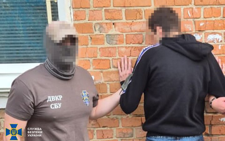 СБУ затримала інформатора ФСБ, який "зливав" ворогу дані про оборону Сумщини та Дніпропетровщини
