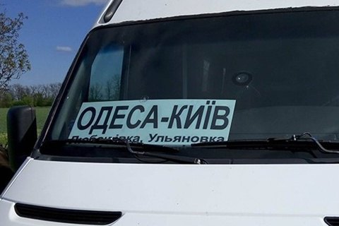 Невідомий вистрілив у автобус Одеса - Київ, поранено пасажира