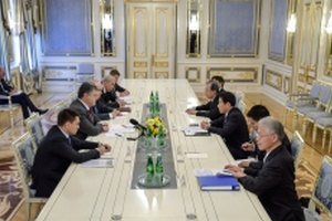 Порошенко запросив Японію відновлювати Донбас