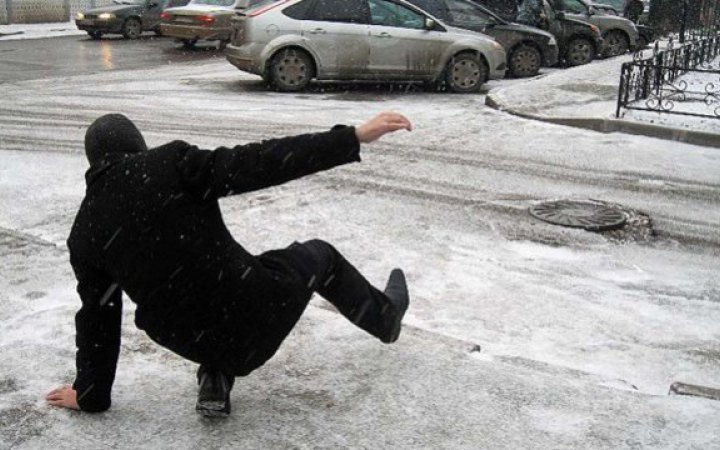 У понеділок синоптики прогнозують ожеледицю і мокрий сніг із дощем у деяких регіонах України
