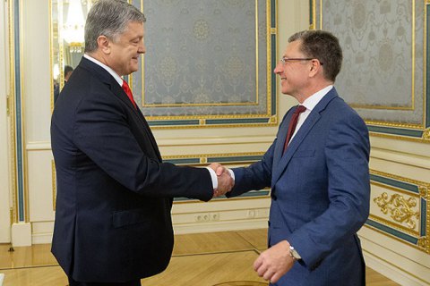 Порошенко обсудил с Волкером  ситуацию на Донбассе