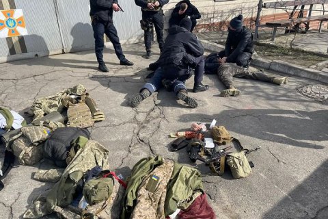 У Києві затримали російських диверсантів, які намагались видурити уніформу в рятувальників ДСНС
