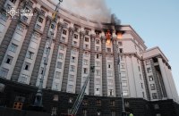 Росія влаштувала атаку дронами й ракетами. Лунали вибухи в Києві та інших регіонах, вбито немовля, пошкоджено будівлю уряду