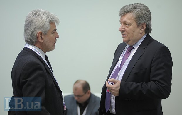 Виктор Матчук(слева) и Роман Шпек, член Совета Нацбанка, старший советник <<Альфа-банка>>
