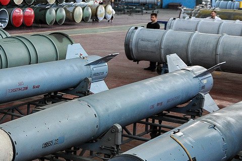 Турчинов назвал разработку ракетного оружия приоритетом украинского ОПК