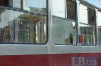 В Харькове трамвай снес ворота жилого дома