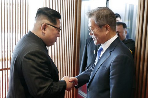 Лідери Південної і Північної Корей провели перші переговори в Пхеньяні