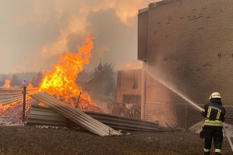 Поліція розглядає три версії виникнення пожеж у Луганській області