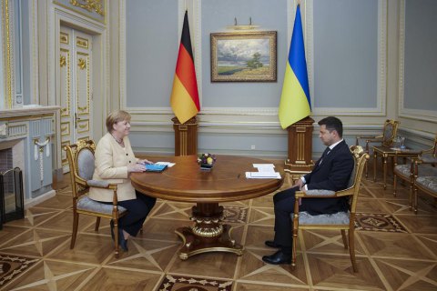 Меркель получила украинский "Орден Свободы"