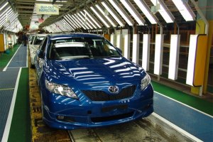 Toyota может частично перенести производство Camry в США