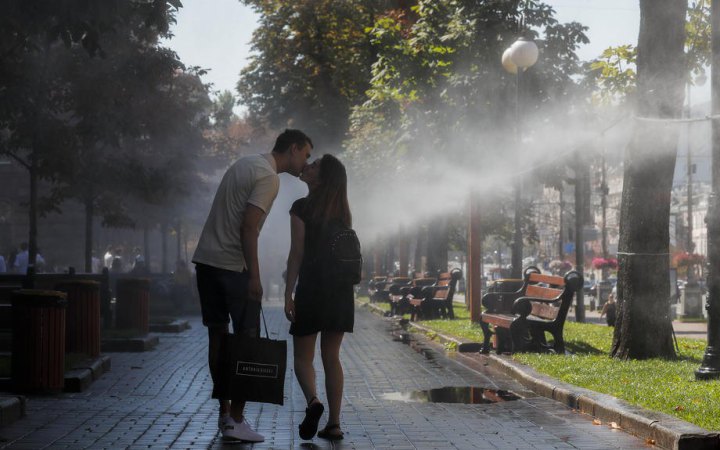 В Україні у понеділок триматиметься спека, місцями падатимуть короткочасні дощі