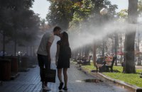 В Україні у понеділок триматиметься спека, місцями падатимуть короткочасні дощі