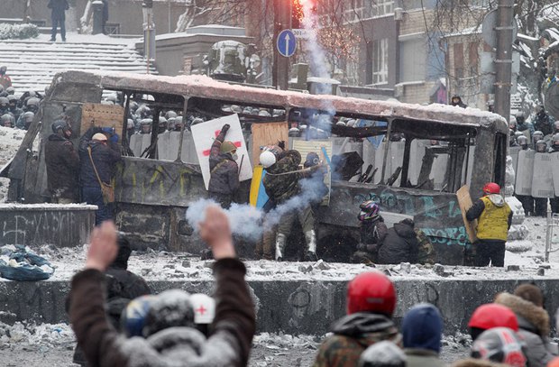 Кровавые события на Грушевского. ФОТО. ВИДЕО