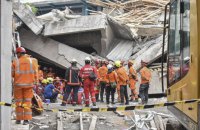 В Індонезії рятувальники застосують важку техніку після обвалу школи, підтверджено 5 смертей